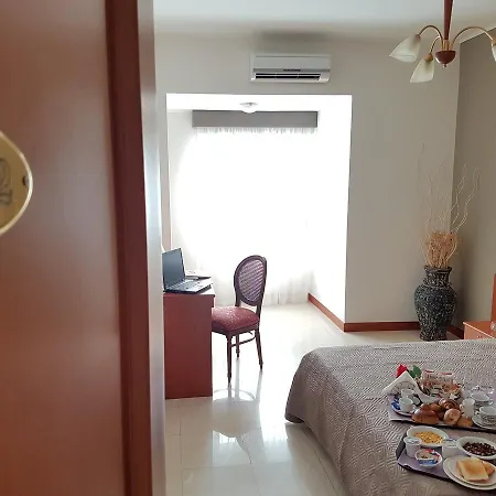 Joy מלון קסטל וולטורנו